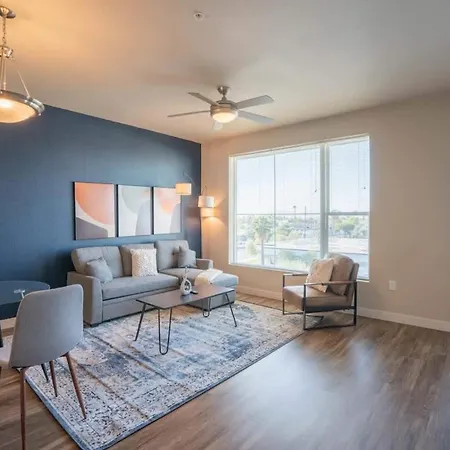 Stylish 1Bd - Balcony, Pool, Gym, W-D - Sleeps 4 Apartment